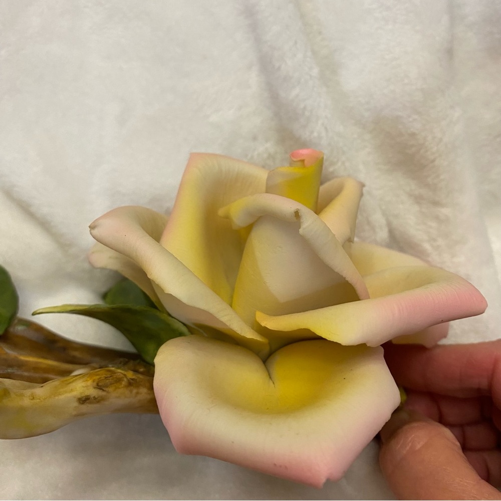 Vintage Napoleon Capodimonte porcelain rose - Picture 4 of 5